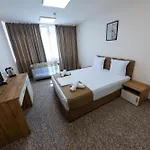 Hotel Plaza 4*