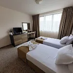 Plaza Hotel 4*