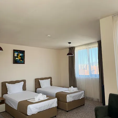 Ξενοδοχείο Plaza 4*