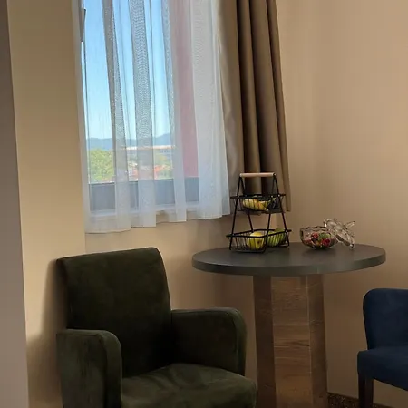 Plaza Ξενοδοχείο 4*