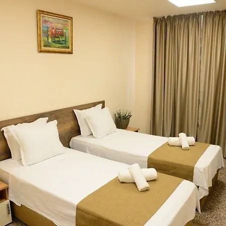 Ξενοδοχείο Plaza 4*